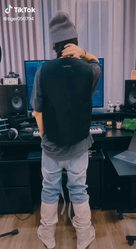 Sơn T&ugrave;ng h&ocirc;m nay l&agrave;m Chủ tịch hội cột sống khum hề ổn, c&ograve;n l&agrave;m hẳn b&agrave;i rap cực chất b&agrave;y tỏ nỗi niềm hộ Gen Z đ&acirc;y n&agrave;y! - Ảnh 3.