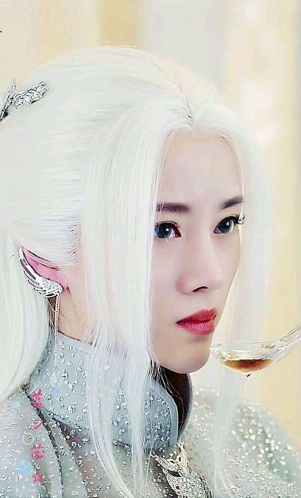 5 mỹ nhân tóc trắng đẹp nhất màn ảnh Hoa ngữ: Cúc Tịnh Y chưa bao giờ ma mị đến thế, trùm cuối đẹp đến tan nát cõi lòng - Ảnh 9.