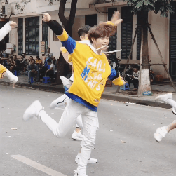 Xem lại fancam Hanbin nhảy nhạc TWICE mà ngỡ ngàng: Cậu bé thấy trên phố đi bộ giờ sắp thành idol rồi! - Ảnh 3.