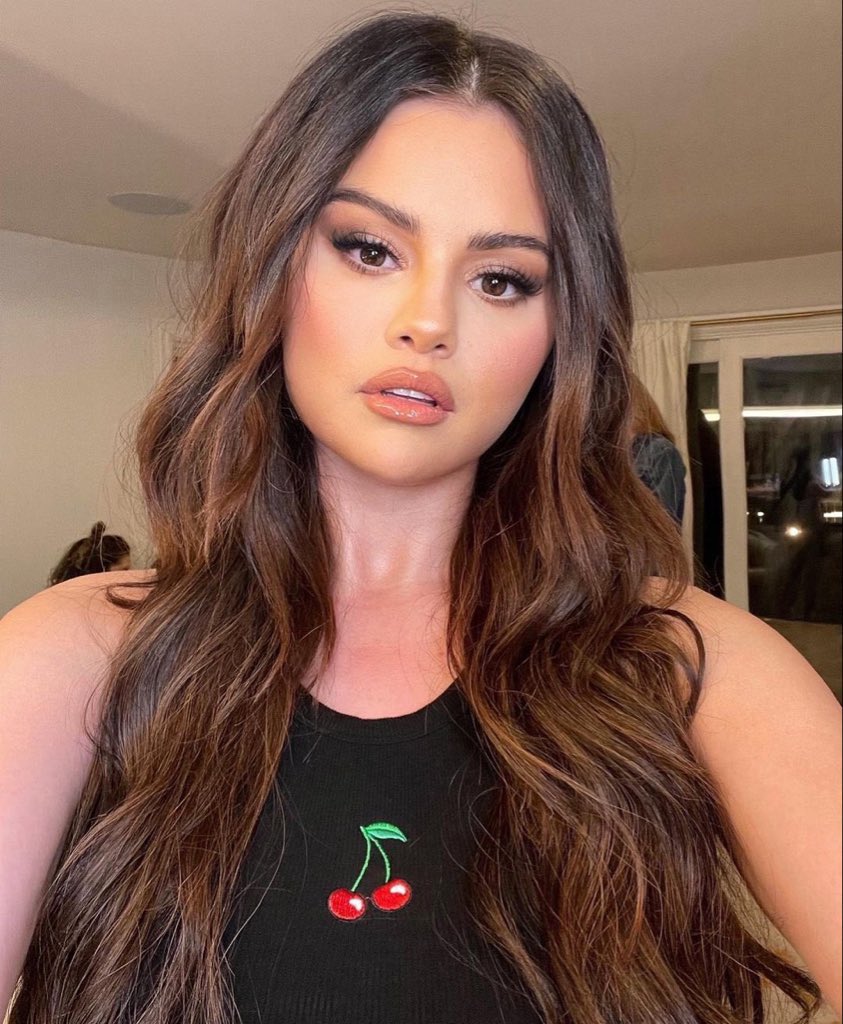 Showbiz hiếm ai được như Selena Gomez: Tự tin phô cả bụng mỡ và vết sẹo ám ảnh, vậy mà vẫn làm thế giới trầm trồ vì visual báu vật - Ảnh 8. Showbiz hiếm ai được như Selena Gomez: Tự tin phô cả bụng mỡ và vết sẹo ám ảnh, vậy mà vẫn làm thế giới trầm trồ vì visual báu vật - Ảnh 8.