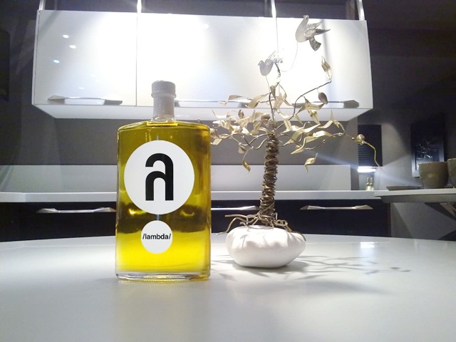 Điều đặc biệt bên trong chai dầu olive sang trọng nhất thế giới - Ảnh 3.