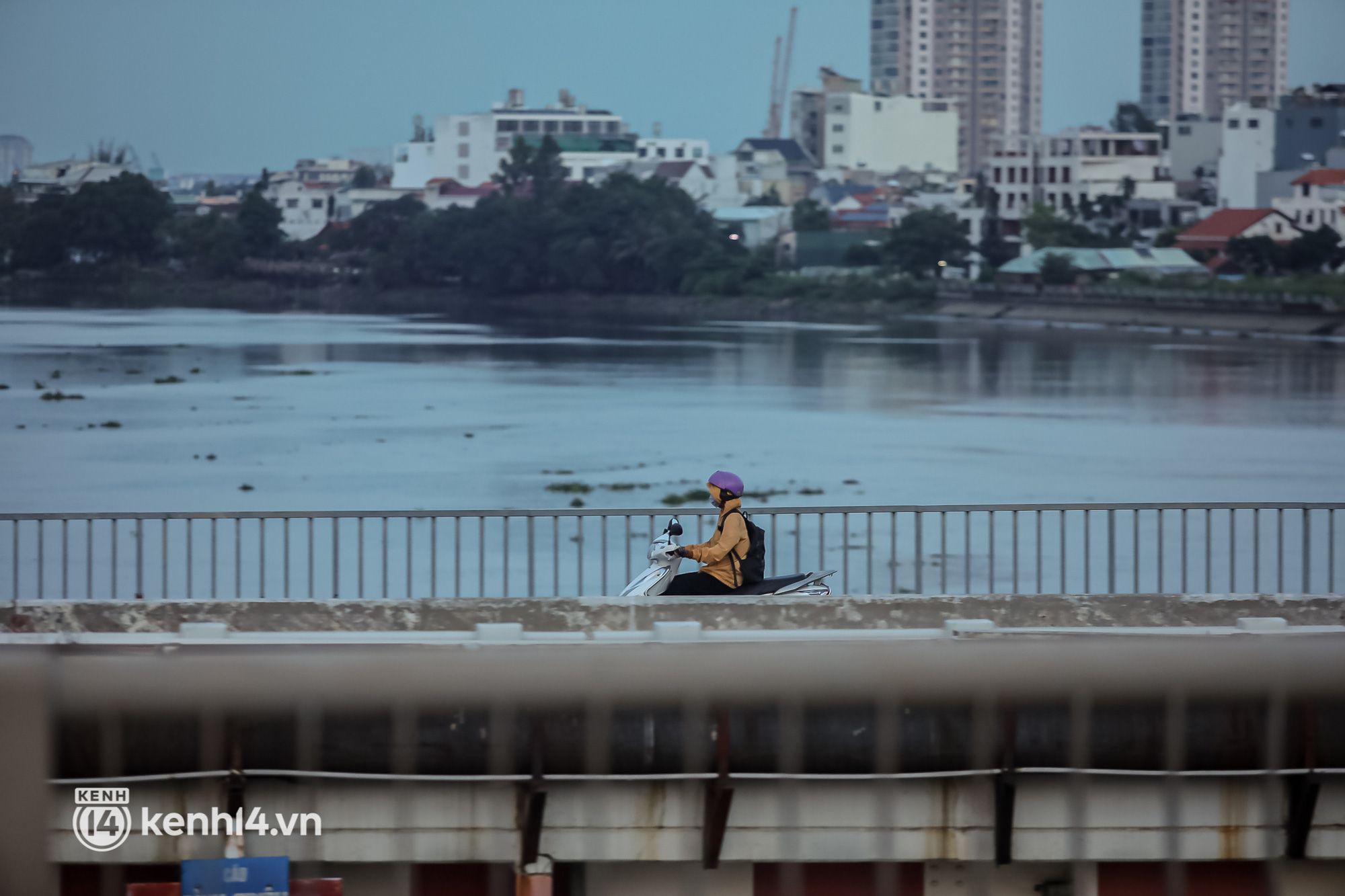 Đường phố Sài Gòn trước ngày “nới lỏng”: Lâu lắm rồi mới thấy không khí nhộn nhịp, rộn rã khắp mọi nẻo đường - Ảnh 8.