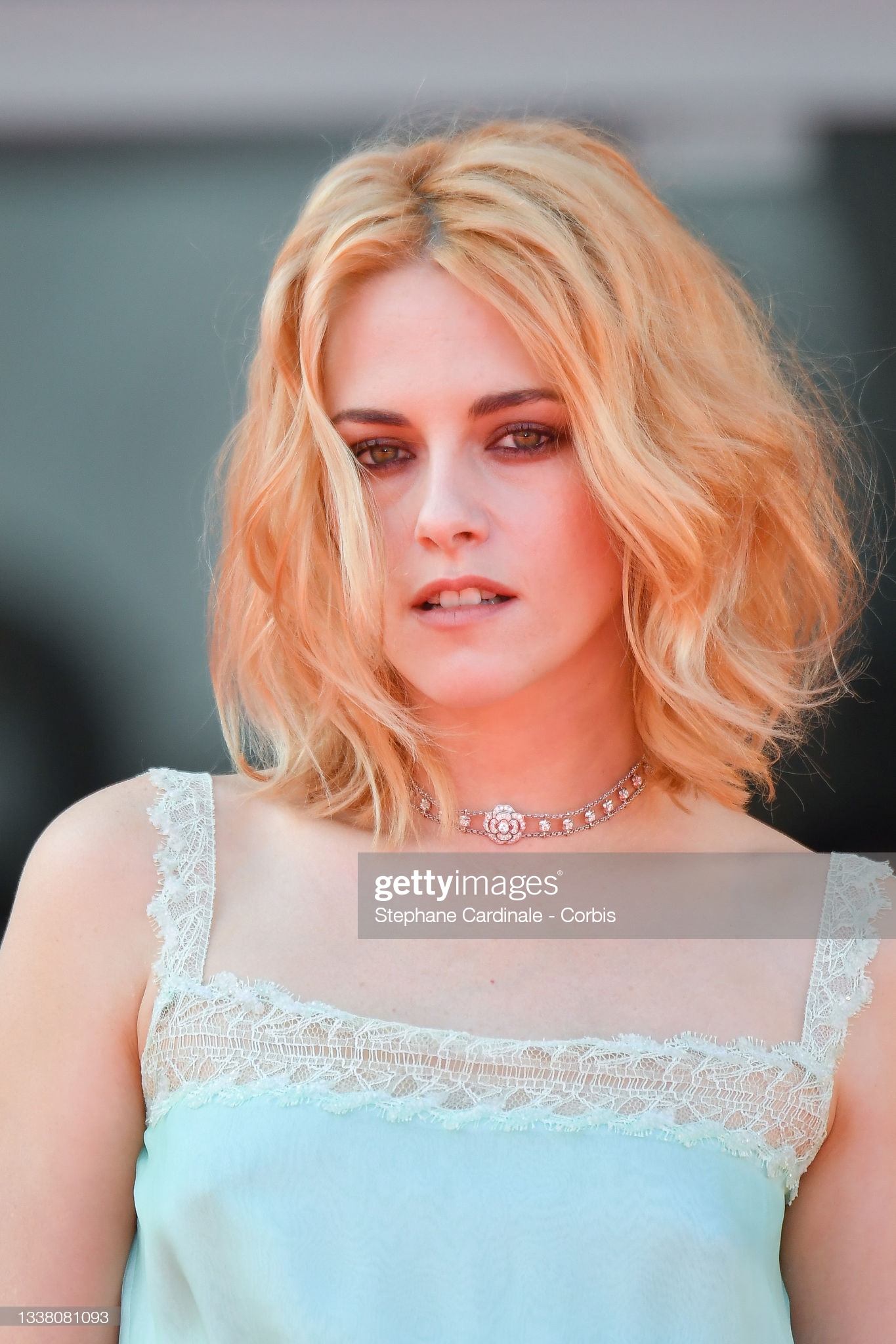 Kristen Stewart (Chạng Vạng) diện đồ hiệu khoe chân dài miên man, visual cực phẩm như phát sáng giữa LHP Venice - Ảnh 15. Kristen Stewart (Chạng Vạng) diện đồ hiệu khoe chân dài miên man, visual cực phẩm như phát sáng giữa LHP Venice - Ảnh 15.