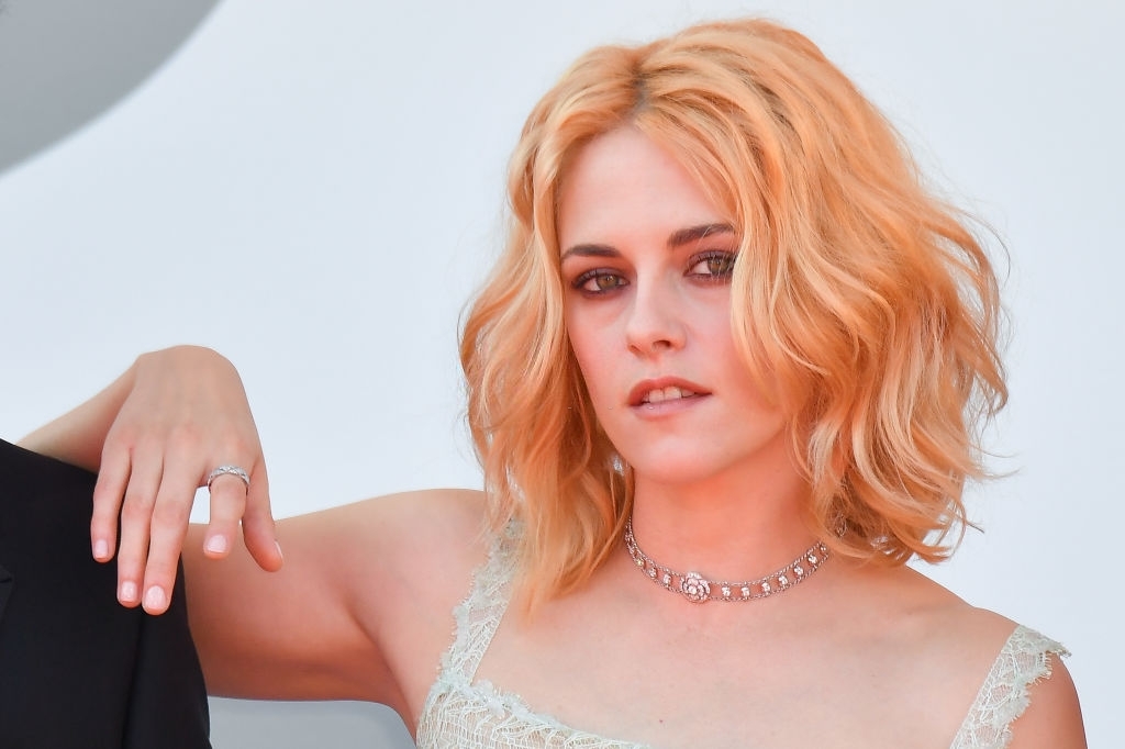 Kristen Stewart (Chạng Vạng) diện đồ hiệu khoe chân dài miên man, visual cực phẩm như phát sáng giữa LHP Venice - Ảnh 17. Kristen Stewart (Chạng Vạng) diện đồ hiệu khoe chân dài miên man, visual cực phẩm như phát sáng giữa LHP Venice - Ảnh 17.