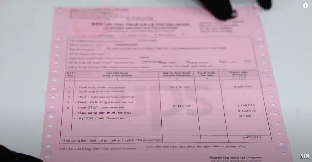 NTN đập hộp n&uacute;t kim cương YouTube, c&oacute; g&igrave; đặc biệt trong chiếc vali trị gi&aacute; 10 triệu subscribe? - Ảnh 7.