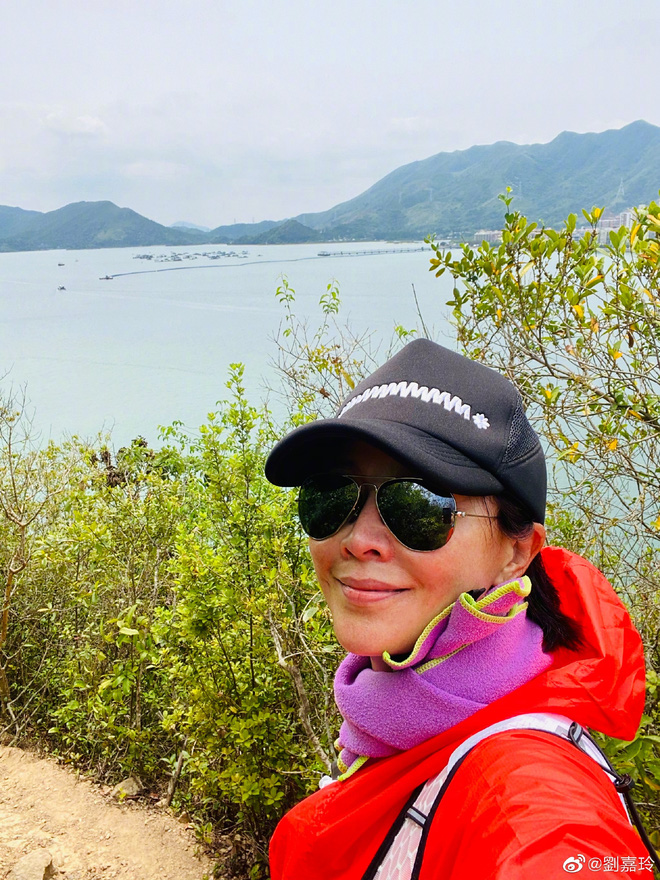 Lưu Gia Linh: Chị đại Cbiz cướp bồ bạn thân, tủi nhục vì bị mafia cưỡng hiếp sau 3 tiếng mất tích bí ẩn và cú twist ở tuổi 55 - Ảnh 16. Lưu Gia Linh: Chị đại Cbiz cướp bồ bạn thân, tủi nhục vì bị mafia cưỡng hiếp sau 3 tiếng mất tích bí ẩn và cú twist ở tuổi 55 - Ảnh 16.