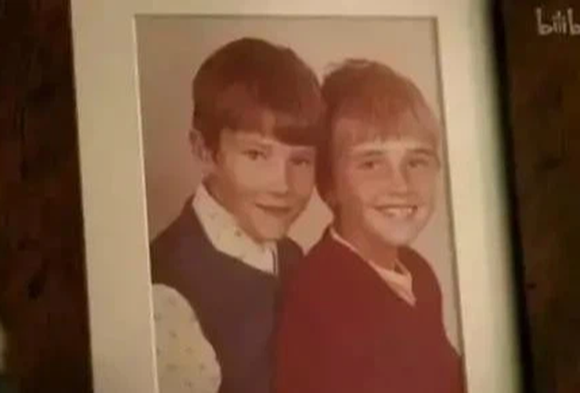 Sống c&ugrave;ng m&aacute;i nh&agrave;, người anh l&agrave; tỷ ph&uacute;, người em suốt đời thất bại: C&aacute;ch gi&aacute;o dục của bố mẹ quyết định số phận của con c&aacute;i ra sao? - Ảnh 1.