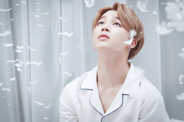 BTS reaction màn trình diễn của Jimin năm 21 tuổi: Từ ngỡ ngàng, ngơ ngác đến tự hào tràn khuôn mặt - Ảnh 1.