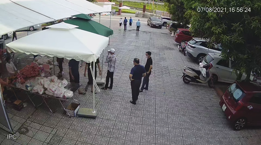  Những th&ocirc;ng tin bất ngờ từ vụ tố Chủ tịch phường đ&aacute;nh bạc l&uacute;c gi&atilde;n c&aacute;ch x&atilde; hội  - Ảnh 2.