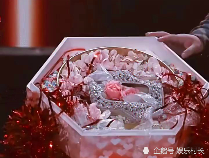 Triệu Lệ Dĩnh và Vương Nhất Bác gặp biến sau khi bị réo tên trong list 28 nghệ sĩ liên quan đến bê bối của Ngô Diệc Phàm - Ảnh 4. Triệu Lệ Dĩnh và Vương Nhất Bác gặp biến sau khi bị réo tên trong list 28 nghệ sĩ liên quan đến bê bối của Ngô Diệc Phàm - Ảnh 4.