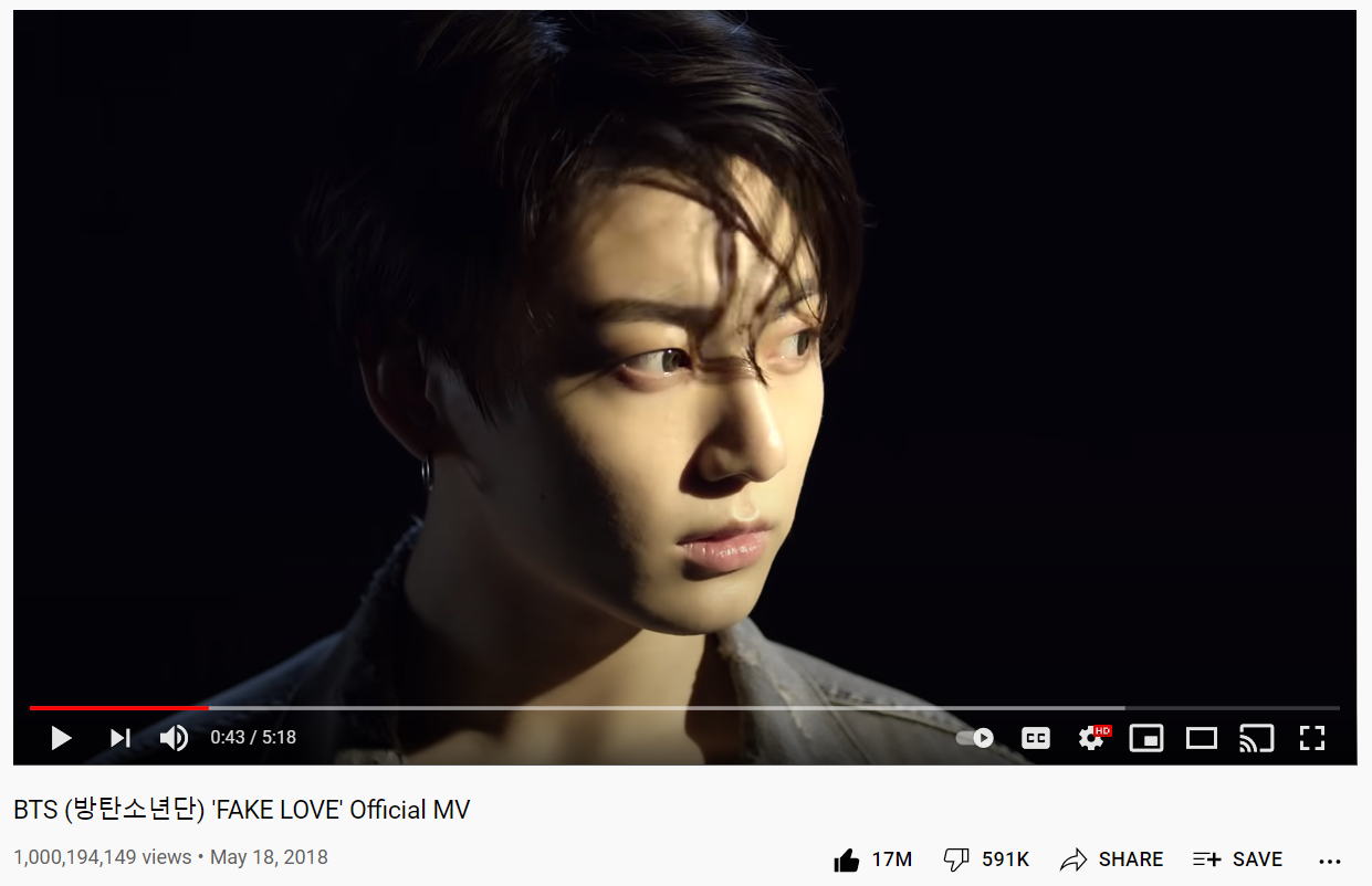 BTS vừa bỏ t&uacute;i th&ecirc;m 1 MV tỷ view, so với BLACKPINK xem ai nhiều MV tỷ view hơn n&agrave;o? - Ảnh 1.