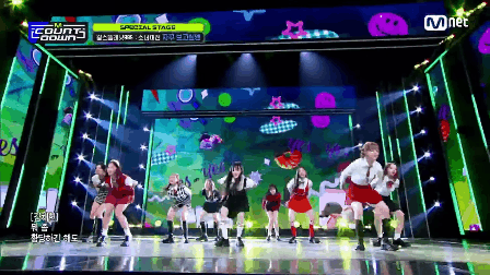 Sân khấu đặc biệt của đội chiến thắng show Mnet: Center gây chú ý nhưng outfit dìm hàng, so với chính chủ TWICE ra sao? - Ảnh 4.