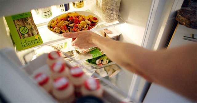 8 thói quen ăn uống cần thay đổi ngay nếu không muốn bệnh ung thư rình rập gõ cửa trong năm mới - Ảnh 1.