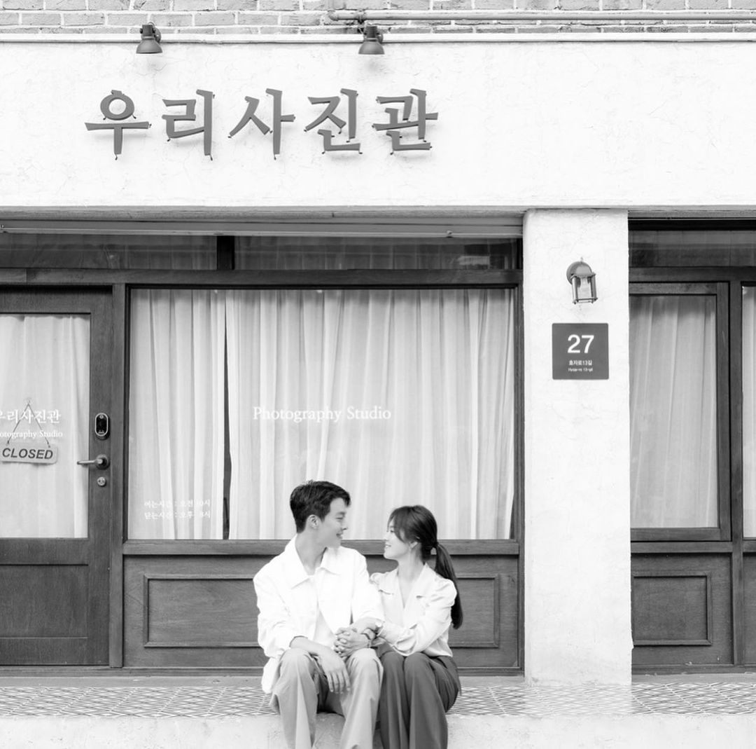 3 năm ly dị Song Joong Ki, Song Hye Kyo lần đầu công khai đăng ảnh thân mật ngoài đời với tình tin đồn - Ảnh 3.