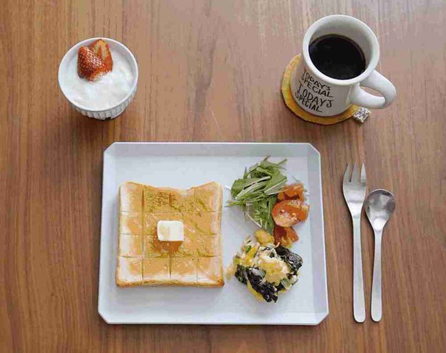 3 kiểu ăn sáng gây hại cho sức khỏe nhưng rất nhiều người đang duy trì hàng ngày - Ảnh 1.