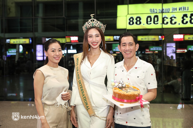 Bố ruột đ&aacute;nh &uacute;p Th&ugrave;y Ti&ecirc;n bằng 1 m&oacute;n qu&agrave; đặc biệt, cảm x&uacute;c ch&iacute;nh chủ thế n&agrave;o m&agrave; fan quay c&ograve;n rung m&aacute;y? - Ảnh 4.