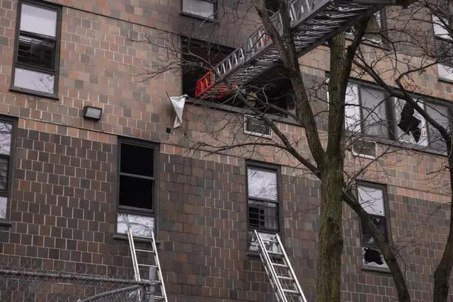 Cháy chung cư ở thành phố New York (Mỹ) khiến 19 người tử vong, bao gồm 9 trẻ em - Ảnh 6.