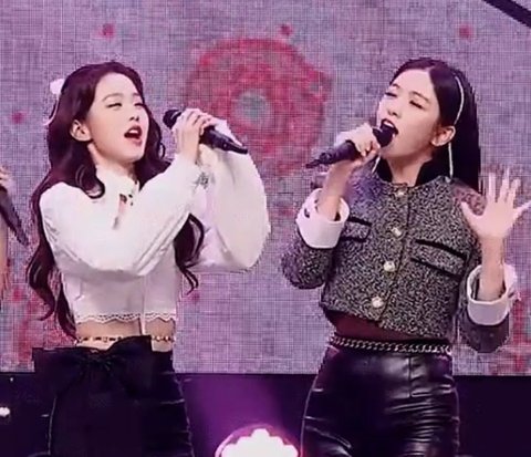 Bắt trọn khoảnh khắc ngọt ngào giữa Wonyoung và cựu thành viên IZ*ONE, khác xa cảnh lườm nguýt, cười đểu năm nào? - Ảnh 7.