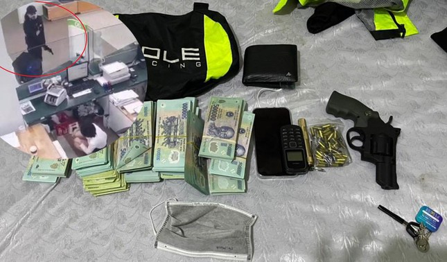 Những vụ cướp t&aacute;o tợn d&ugrave;ng s&uacute;ng, hơi cay trong th&aacute;ng củ mật - Ảnh 1.