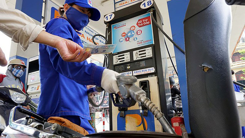 Nóng: Giá xăng dầu lại tăng từ 15h chiều nay - Ảnh 1.