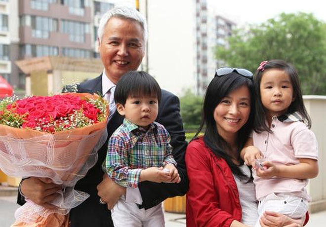 Cô vợ minh tinh cầm đầu đường dây đa cấp 2000 tỷ bị đóng băng: Giật chồng đàn chị danh tiếng, nức nở vì 8 lần thụ tinh thất bại - Ảnh 9. Cô vợ minh tinh cầm đầu đường dây đa cấp 2000 tỷ bị đóng băng: Giật chồng đàn chị danh tiếng, nức nở vì 8 lần thụ tinh thất bại - Ảnh 9.