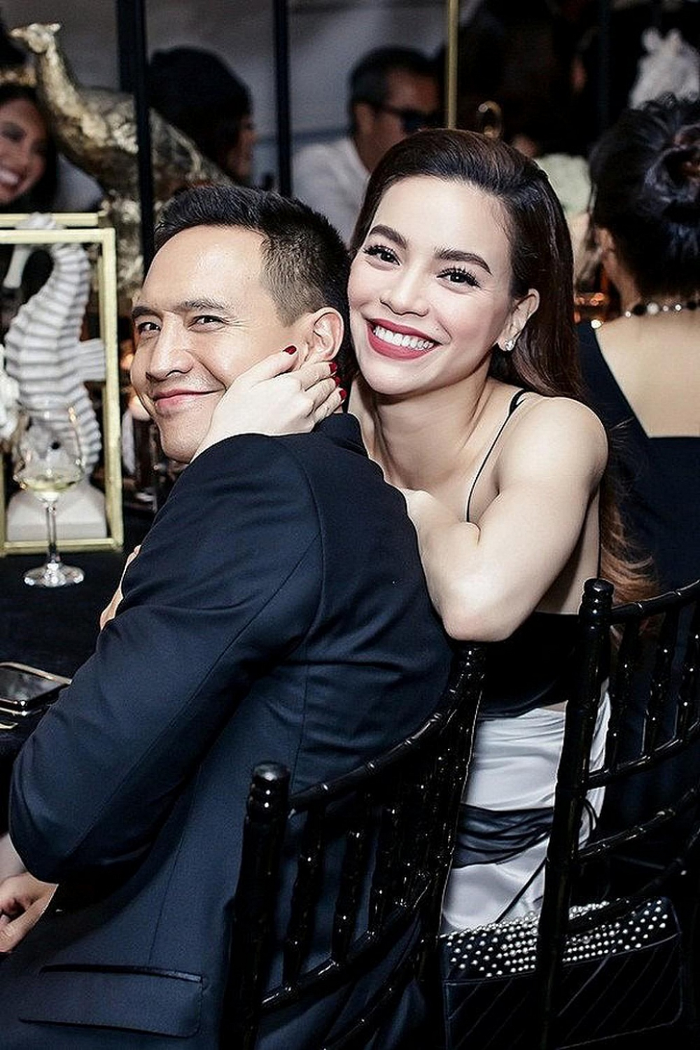 Hồ Ngọc Hà đăng ảnh bầu bí, netizen soi ngay bàn tay hư của Kim Lý - Ảnh 5. Hồ Ngọc Hà đăng ảnh bầu bí, netizen soi ngay bàn tay hư của Kim Lý - Ảnh 5.