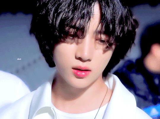 C&aacute;ch BigHit tạo ra vũ kh&iacute; b&iacute; mật vạn người m&ecirc;: Ẩn danh V (BTS) đến ph&uacute;t cuối, x&agrave;i lại chi&ecirc;u đối với đ&agrave;n em TXT! - Ảnh 12.