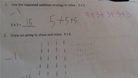 Bài toán tính 5+5+5=15 bị giáo viên gạch sai, sửa lại bằng kết quả y chang, phụ huynh đau đầu đi chất vấn thì nhận về giải thích bất ngờ - Ảnh 1.