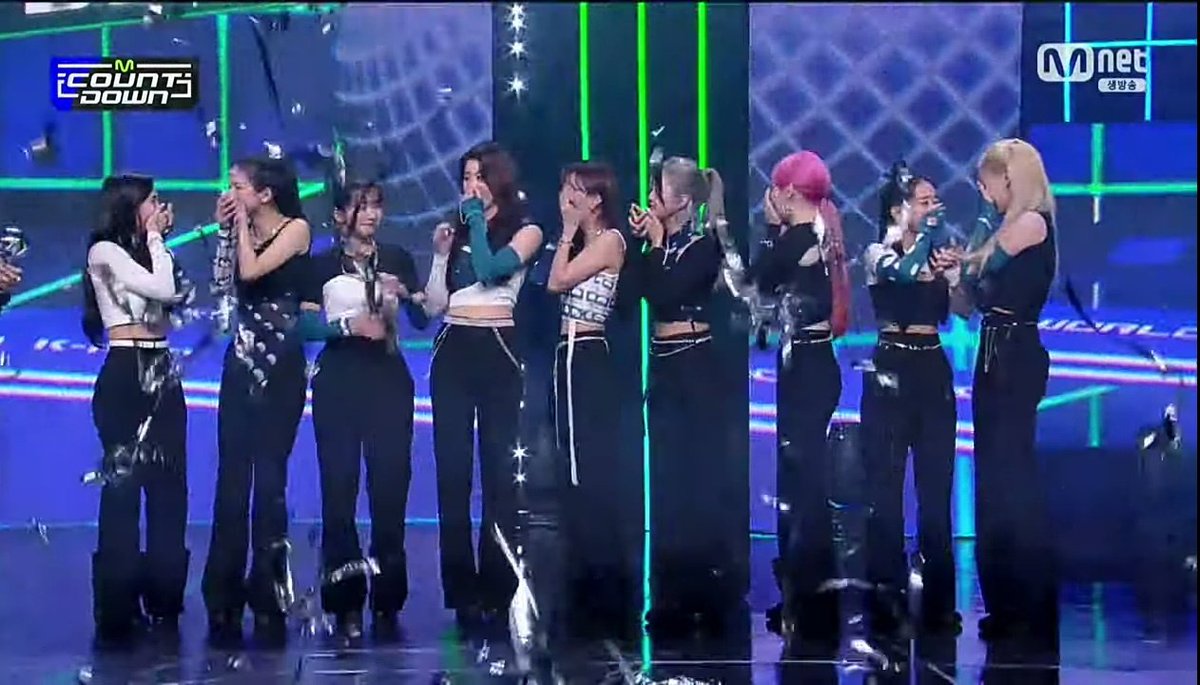 Nữ idol đổi đời khi t&aacute;i debut: Tốc độ nhận c&uacute;p nhanh hơn gấp 100 lần so với nh&oacute;m cũ, vượt lu&ocirc;n th&agrave;nh t&iacute;ch BLACKPINK - Ảnh 1.