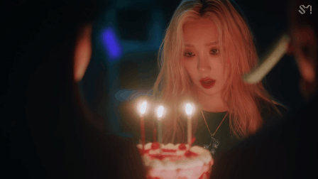 Taeyeon (SNSD) phát điên, khóc cạn nước mắt vì người yêu trong MV, diễn xuất quá nghệ nhưng fan không thích điều này! - Ảnh 4. Taeyeon (SNSD) phát điên, khóc cạn nước mắt vì người yêu trong MV, diễn xuất quá nghệ nhưng fan không thích điều này! - Ảnh 4.