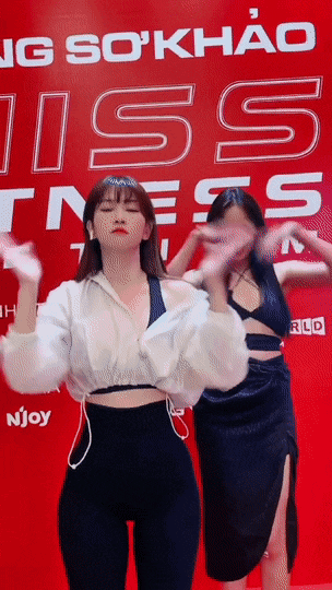 Lê Bống rủ rê hot girl Trứng rán nhảy bắt trend ở cuộc thi Hoa hậu, netizen ngán ngẩm: Đi thi làm trò hề - Ảnh 3. Lê Bống rủ rê hot girl Trứng rán nhảy bắt trend ở cuộc thi Hoa hậu, netizen ngán ngẩm: Đi thi làm trò hề - Ảnh 3.