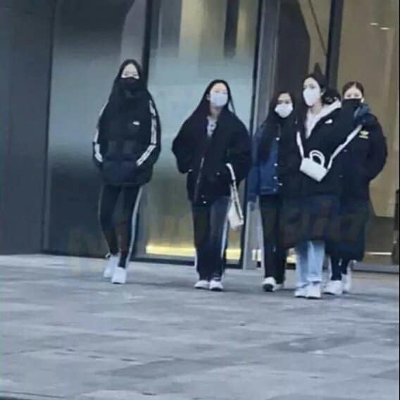 Rầm rộ hình ảnh 5 thành viên nhóm nữ mới của YG: Tân binh khiến BLACKPINK phải delay comeback là đây? - Ảnh 1.