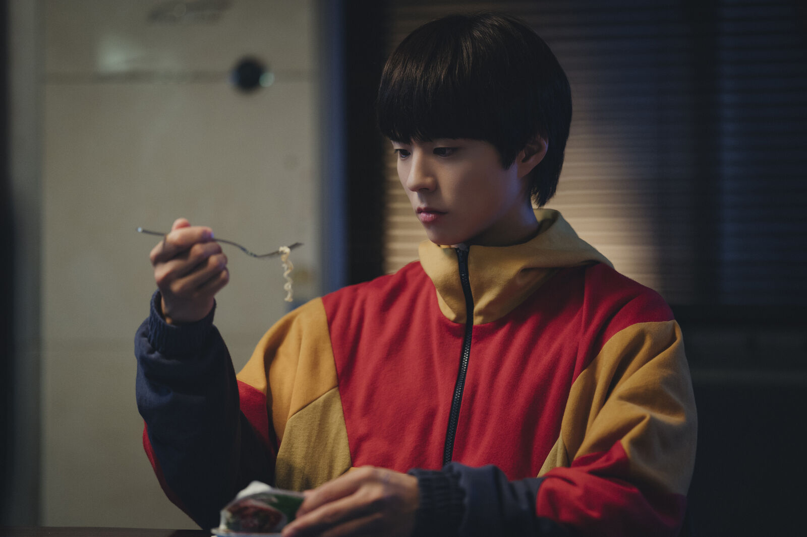 4 diễn vi&ecirc;n H&agrave;n tụt dốc kh&ocirc;ng phanh v&igrave; d&iacute;nh to&agrave;n phim xịt: Song Hye Kyo kh&ocirc;ng cẩn thận l&agrave; hết thời tới nơi! - Ảnh 3.