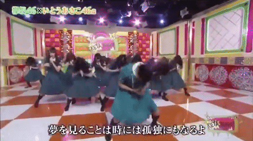 Quá khó đỡ: 2 nữ idol Nhật Bản công khai chen lấn vị trí center, cái kết khiến người xem há hốc miệng! - Ảnh 6.