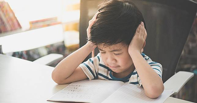 Cha dạy con trai lớp 3 học tức giận đến mức nhồi m&aacute;u cơ tim: Chuy&ecirc;n gia m&aacute;ch nước để mỗi lần con học b&agrave;i kh&ocirc;ng c&ograve;n như tra tấn  - Ảnh 1.