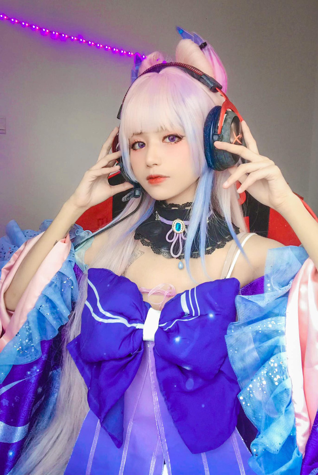 Diện trang phục cosplay, nữ streamer bị chê nhiều nhất làng game phải thay đồ ngay trên sóng - Ảnh 4.