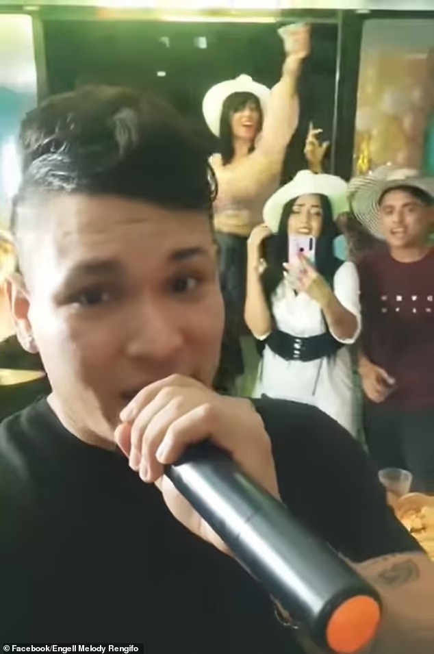 Quẩy nhiệt tình trong bữa tiệc, cô gái gặp nạn bất ngờ, chiếc điện thoại trên tay cậu bạn vô tình ghi lại khoảnh khắc nhớ đời - Ảnh 4.