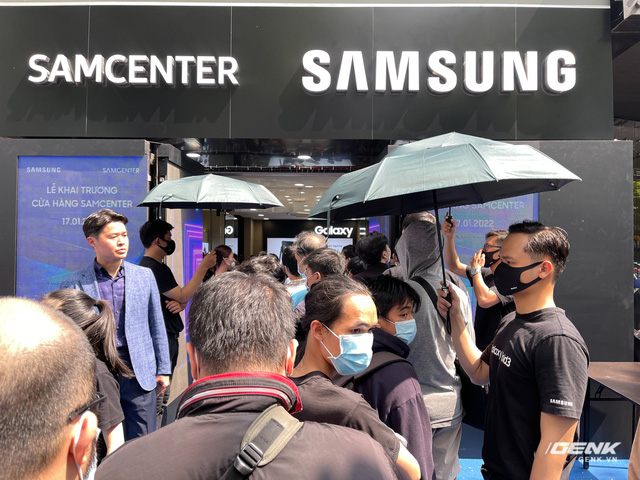 Khai trương chuỗi cửa hàng kiêm trung tâm CSKH của Samsung tại Việt Nam, đón khách với chuẩn Samsung toàn cầu - Ảnh 6.