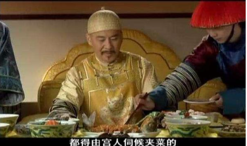 Phổ Nghi hé lộ bí mật ẩn sau bữa cơm 120 món của hoàng đế và lý do không được ăn quá 3 gắp - Ảnh 2.