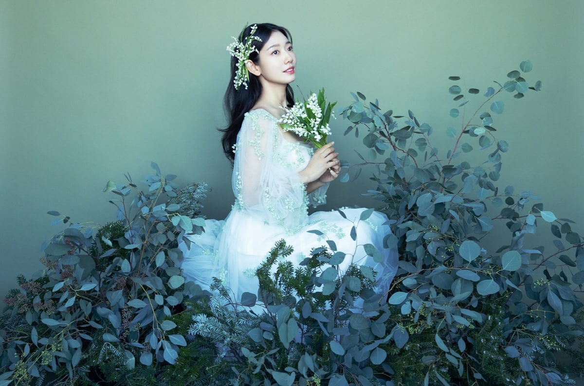 2 cô dâu đẹp nhất Kbiz hôm nay: Park Shin Hye bầu bí mà diện váy cưới tựa nữ thần, Joy (Red Velvet) xinh lộng lẫy đến lụi tim - Ảnh 5.