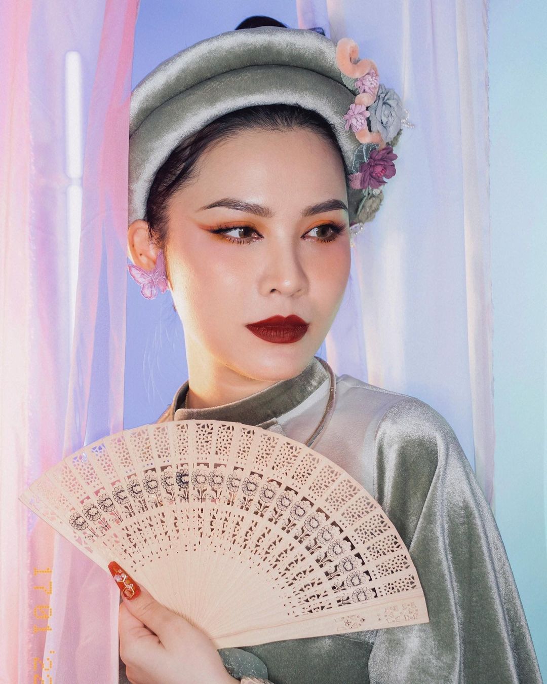 Profile khủng của các beauty - fashion reviewer: người theo học trường danh tiếng, người lọt top 100 mỹ nhân đẹp nhất thế giới, ai đỉnh nhất? - Ảnh 1.