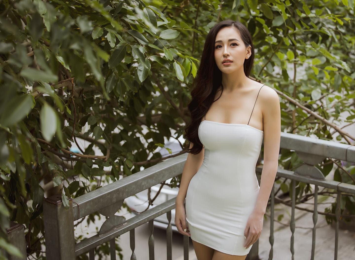 Hoa hậu đăng ảnh khó hiểu nhất showbiz gọi tên Mai Phương Thuý, mỗi lần cô check in là người ta phải ủa 3 cái - Ảnh 1.