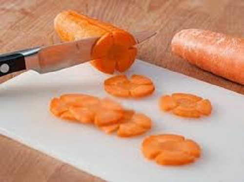 Cách làm mứt cà rốt bằng nước vôi trong vừa nhanh, vừa dẻo ai ăn cũng mê - Ảnh 1.