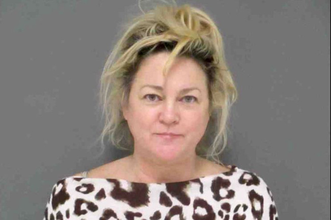 Mẹ dẫn con đi si&ecirc;u thị bị người phụ nữ tiếp cận khen lấy khen để đứa trẻ, nghe đối phương n&oacute;i v&agrave;i c&acirc;u liền gọi b&aacute;o cảnh s&aacute;t - Ảnh 1.