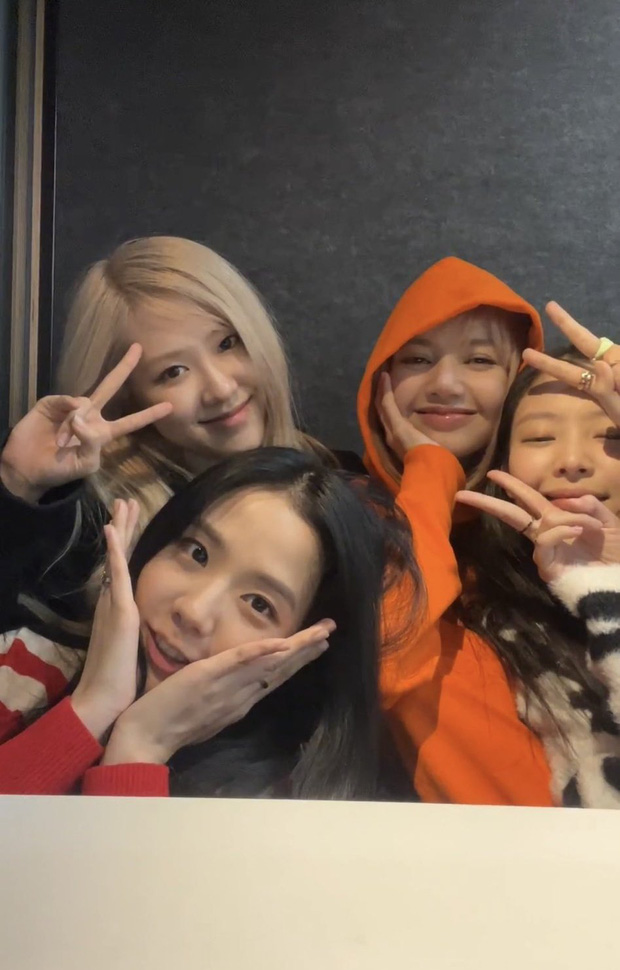 Blackpink livestream: Blackpink, nhóm nhạc nữ đình đám của Hàn Quốc, đang trở lại với một buổi livestream đầy hứa hẹn! Với hàng loạt ca khúc hit đình đám và vũ đạo điêu luyện, buổi livestream sẽ là một trải nghiệm âm nhạc tuyệt vời cho người hâm mộ. Nhấn vào hình ảnh để thưởng thức lần trở lại này.