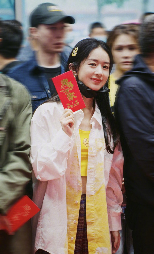 So k&egrave; loạt mỹ nh&acirc;n rực rỡ nhất ng&agrave;y khai m&aacute;y phim: C&uacute;c Tịnh Y - Triệu Lệ Dĩnh đụng style c&acirc;y mai ng&agrave;y Tết, ai đẹp hơn? - Ảnh 15.