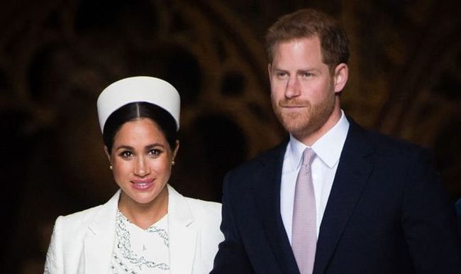 Khoảnh khắc Meghan thiếu tôn trọng chồng giữa nơi đông người khiến Harry kinh hãi gây bão MXH - Ảnh 4.