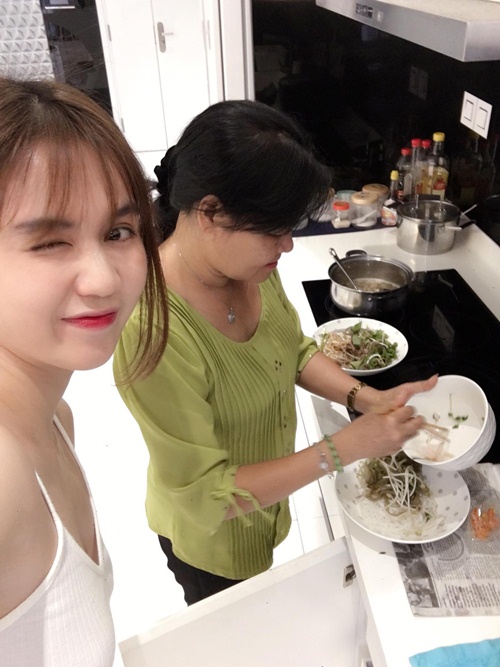 Vbiz có 1 sao nữ được dì ghẻ cưng như con gái ruột, cuộc sống ra sao mà từng gây tranh cãi chuyện phụng dưỡng? - Ảnh 11. Vbiz có 1 sao nữ được dì ghẻ cưng như con gái ruột, cuộc sống ra sao mà từng gây tranh cãi chuyện phụng dưỡng? - Ảnh 11.