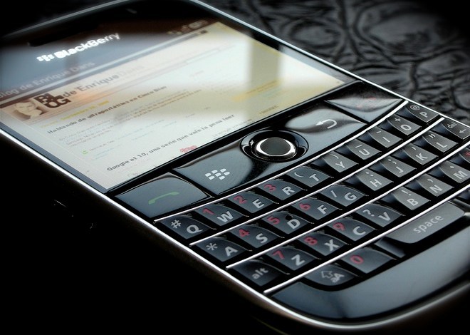 Từ ngày 4/1, điện thoại BlackBerry cũ trở thành ‘cục gạch’ - Ảnh 1.