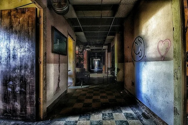 Bí mật đen tối bên trong bệnh viện bỏ hoang, được mệnh danh là nơi bị ma ám kinh dị nhất trên Trái đất - Ảnh 3.